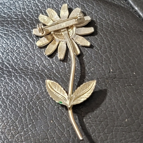 Enamel flower pin 70's white yellow green cottagecore vintage fun - Picture 5 of 8